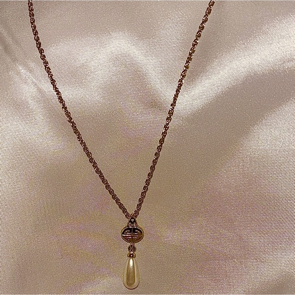 Givenchy Necklace with Pearl Drop on Rope Chain - Picture 3 of 9